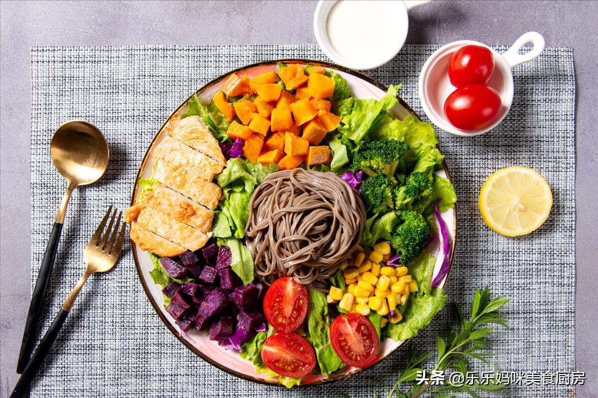 在减脂期，吃晚餐要牢记“5不要”，合理减脂，掉秤还不缺营养