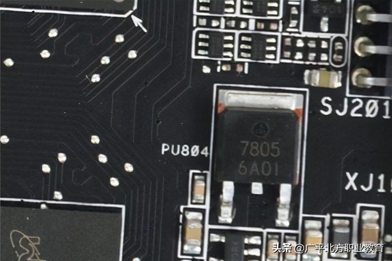 显卡供电插到cpu供电会烧毁主板吗,显卡供电和cpu供电占主板多少