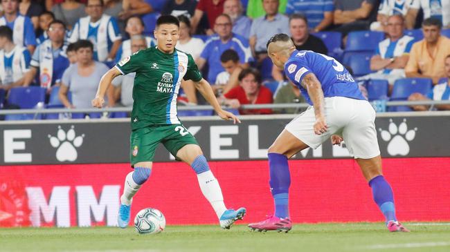 武磊全场数据1球6次获评7.5,武磊88分钟破巴萨球门