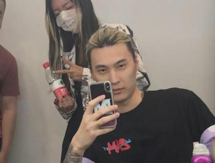 被错认成李小璐绯闻男友，说唱歌手TY携妻在线辟谣，网友被逗笑了