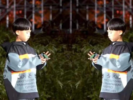 易烊千玺弟弟走秀完整版,易烊千玺弟弟走秀视频