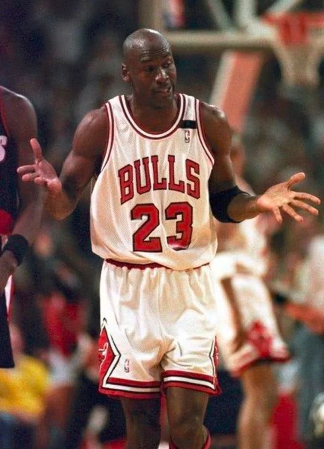 “乔丹伟大23战”9-12：69分坐实骑士克星，1动作吓坏魔术师