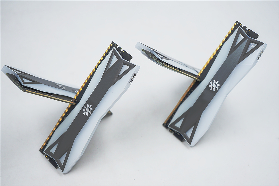 科技以灯为本，3600X+B450+BMR-24水冷+大水牛铁血战士机箱装机秀