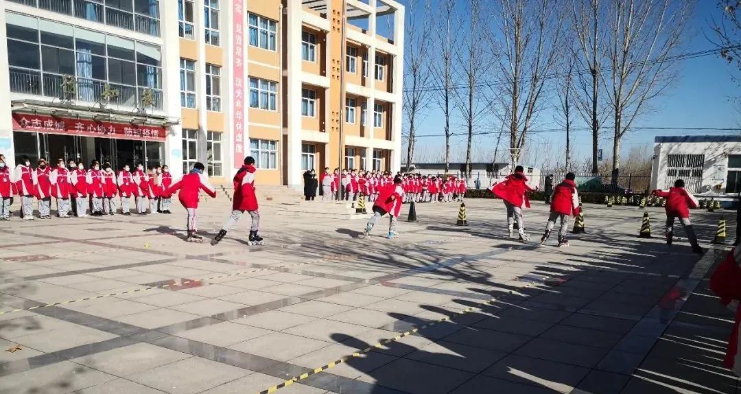 中小学冰雪运动知识竞赛,冰雪运动进校园学生体验冰雪乐趣