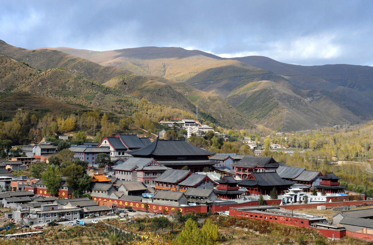 四大佛教名山菩萨道场,菩萨道场在哪些名山