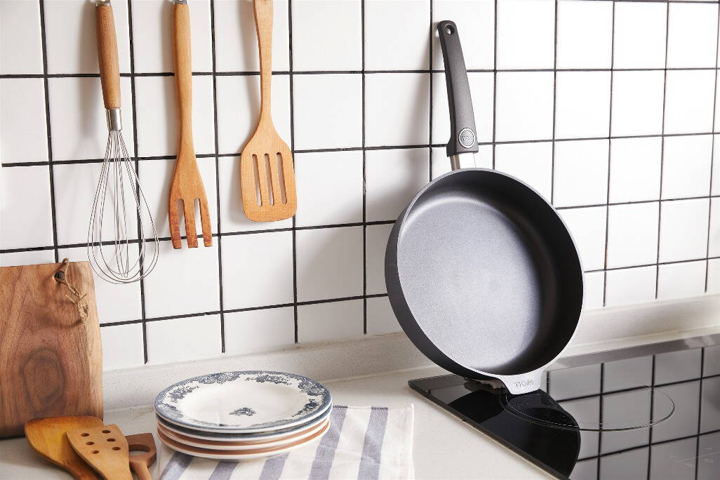 无油烟不粘锅的炒菜平底锅,钻石麦饭石不粘锅