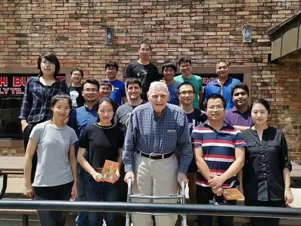 54岁失业，97岁获诺贝尔奖，保持终身学习的人到底有多牛逼