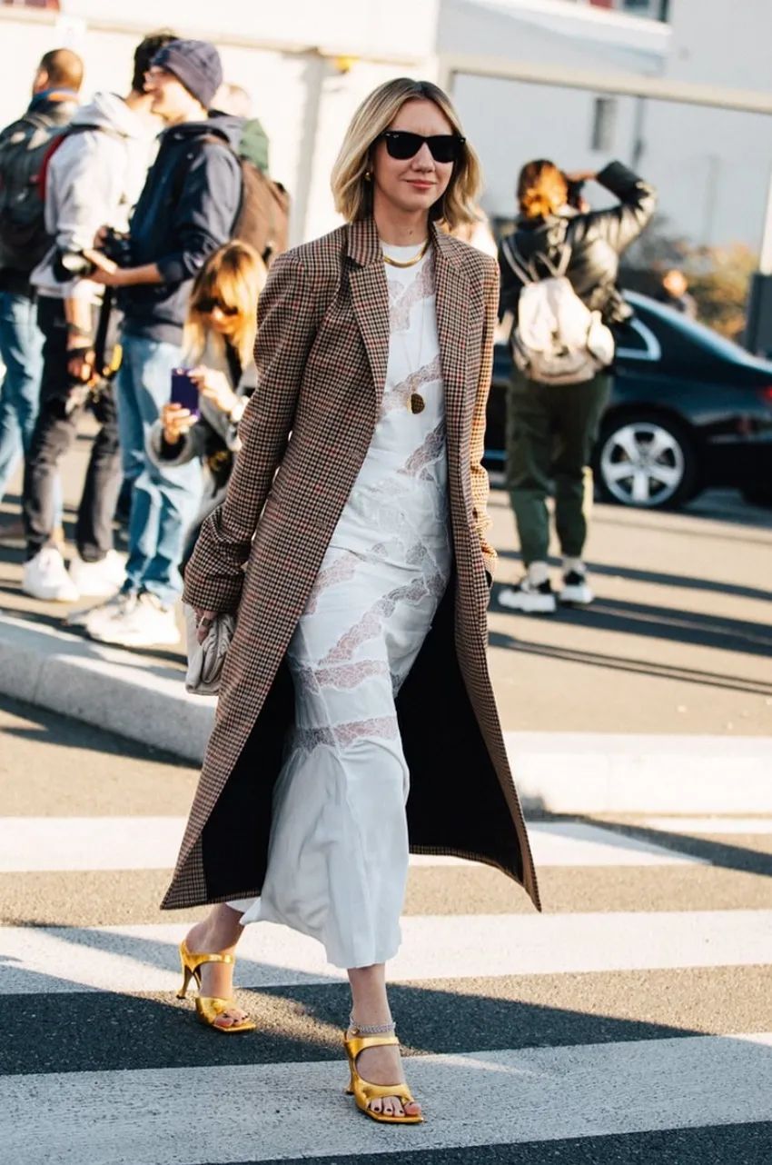 黑白格纹大衣怎么搭配好看,戴帽子黑白格纹大衣怎么搭配好看