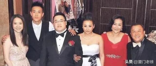 香港大哥情史风云：假戏真做，沙滩play