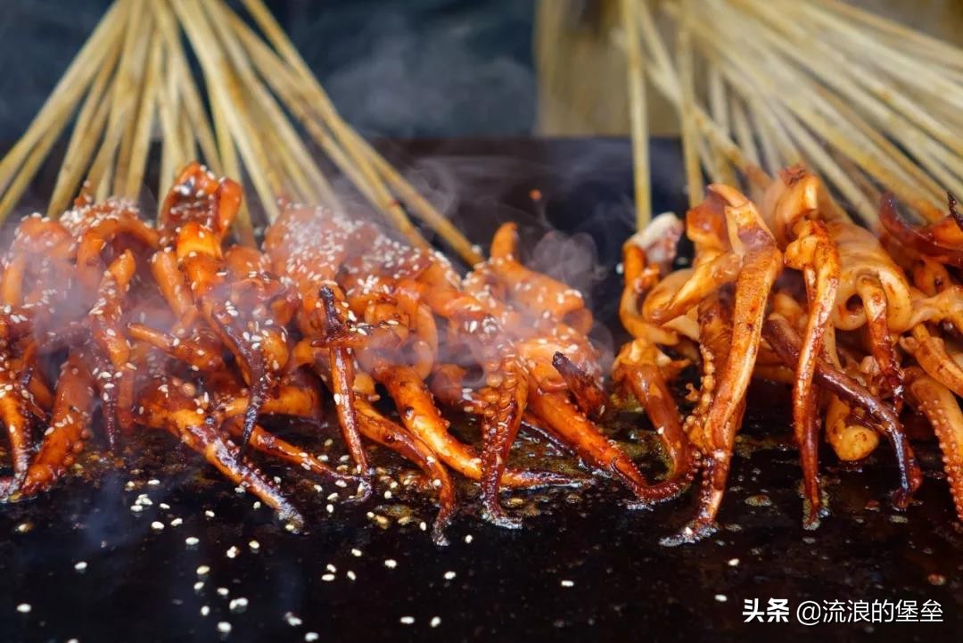 烤冷面是东北特点小吃吗,东北特点风味小吃烤冷面大全