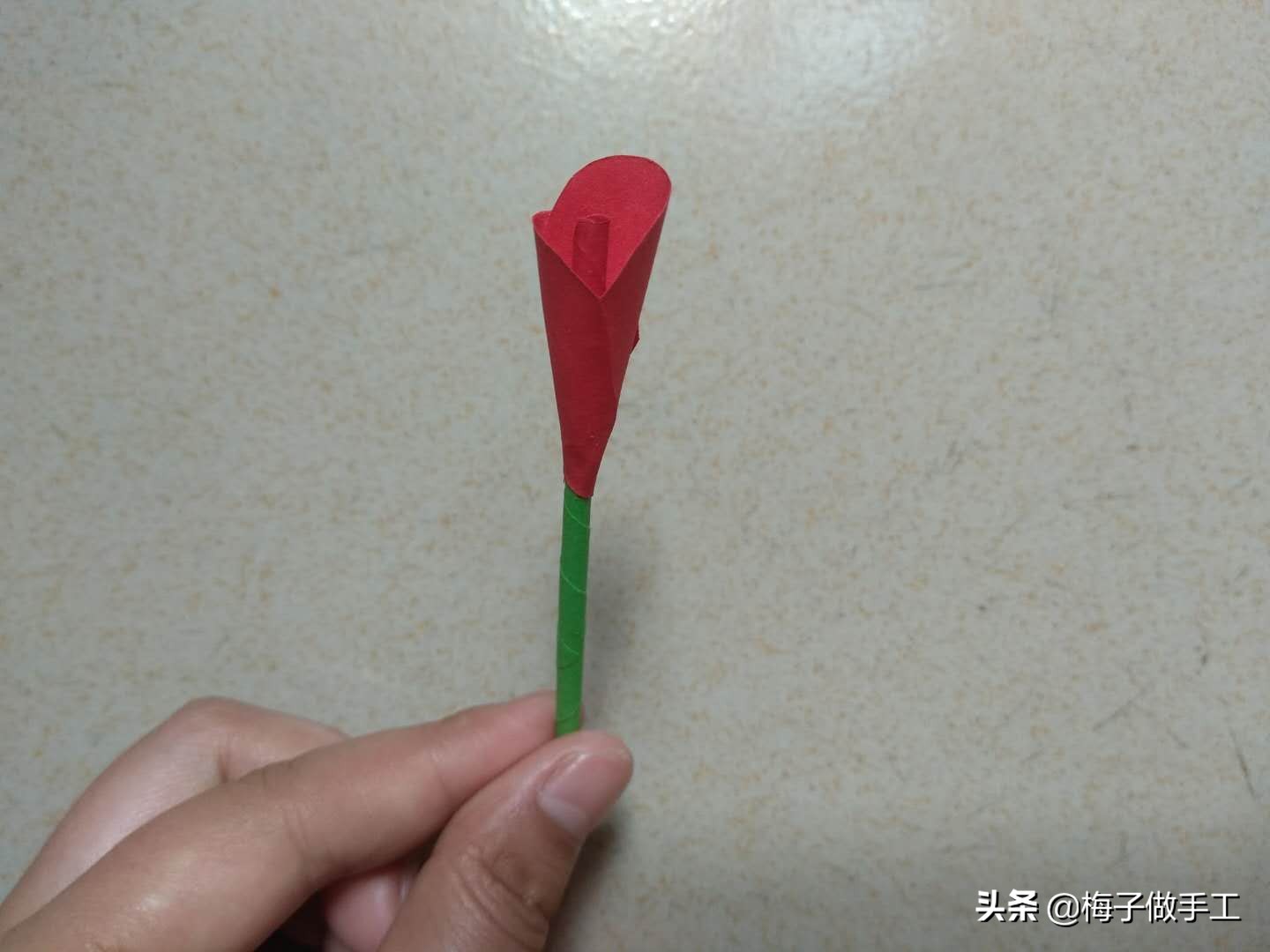 520情人节折纸玫瑰花图文,七夕专题纸玫瑰折纸教程