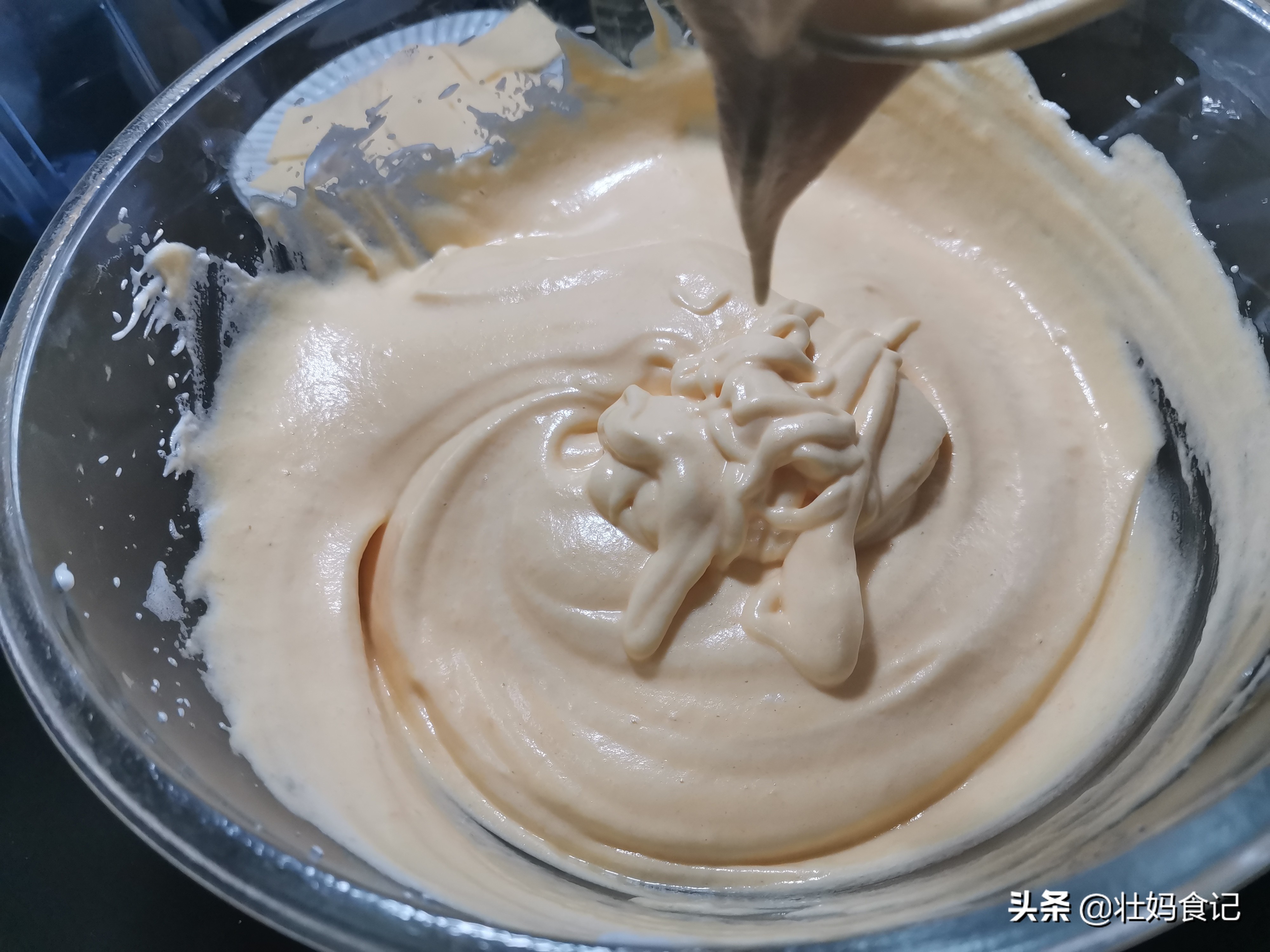 一分钟学会南瓜芝士蛋糕,蛋黄蛋清不分离的南瓜蛋糕做法