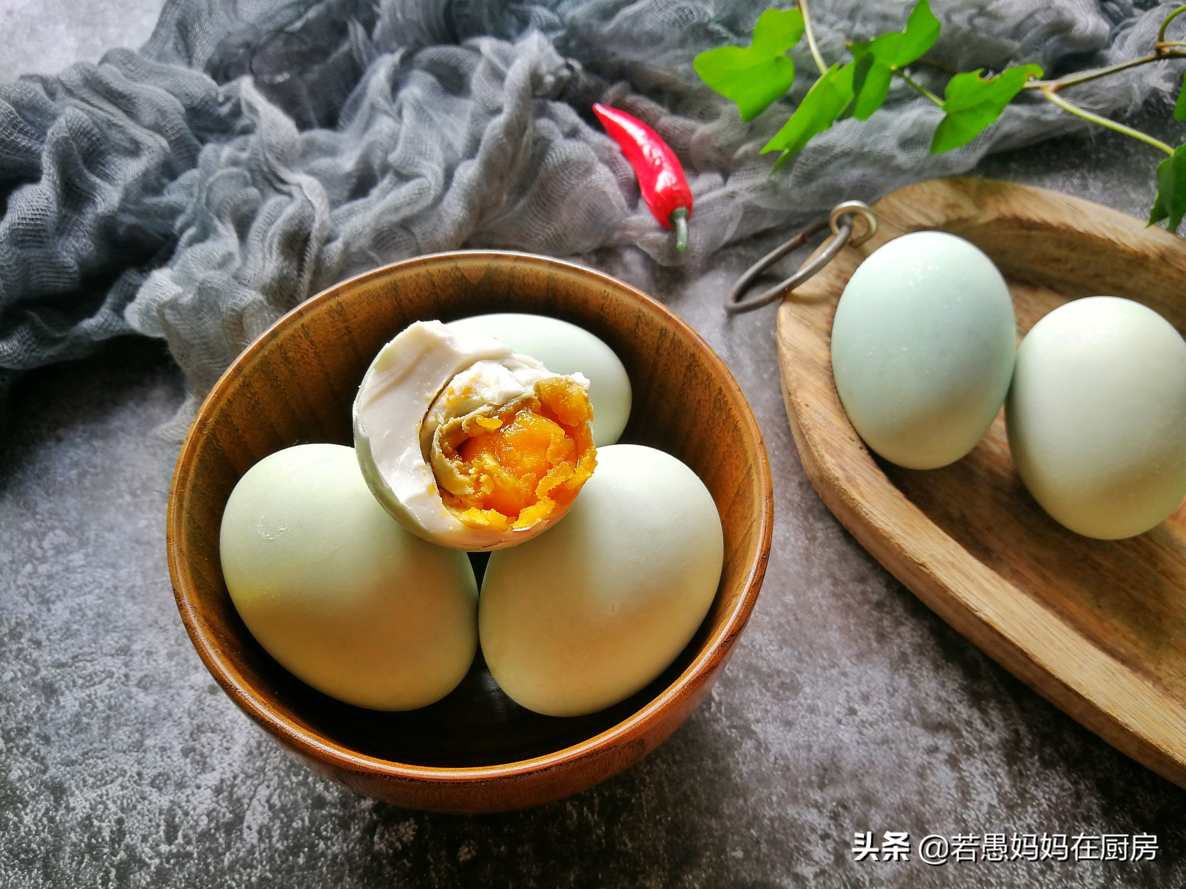 怎样腌咸鸭蛋好吃又冒油,怎么腌制咸鸭蛋好吃又流油