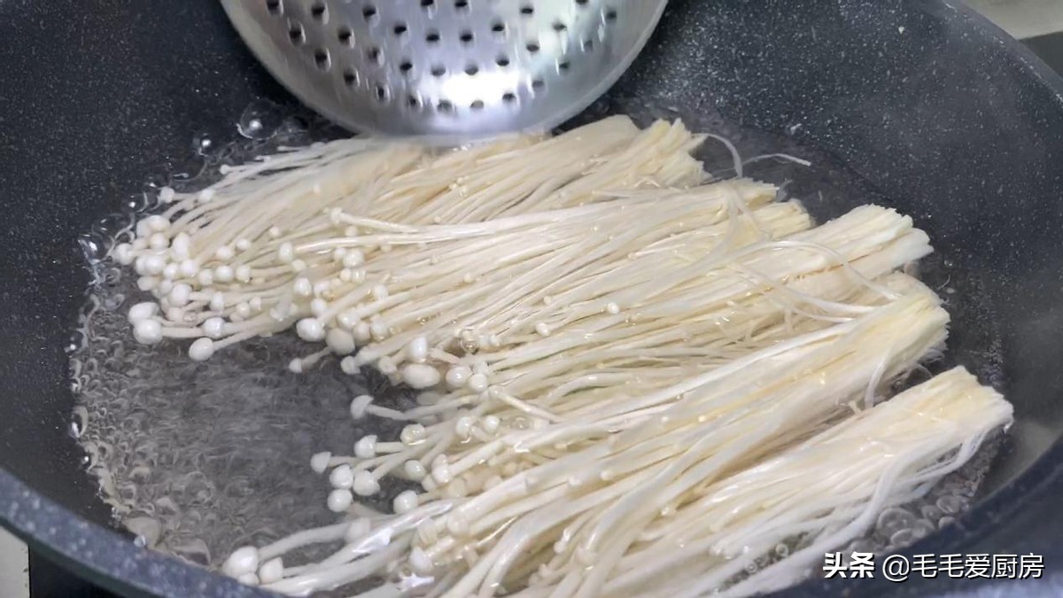 莴笋和土豆可以同吃吗怎么炒好吃,素炒酸辣莴笋片怎样炒得脆嫩好吃