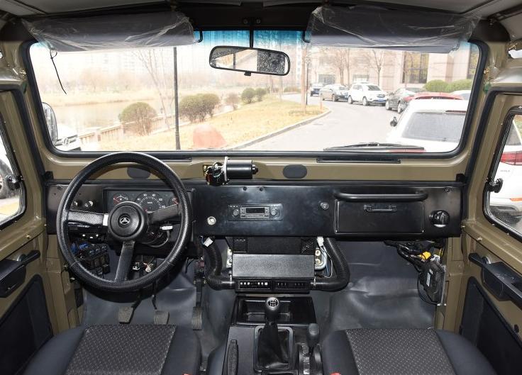 越野圈公认的三款老炮车型，手动挡、手摇窗、手摇发动，212上榜