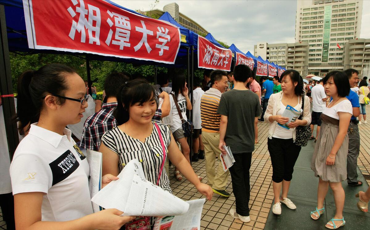 大学女生读什么专业比较好找工作,女生学什么专业就业前景好且稳定