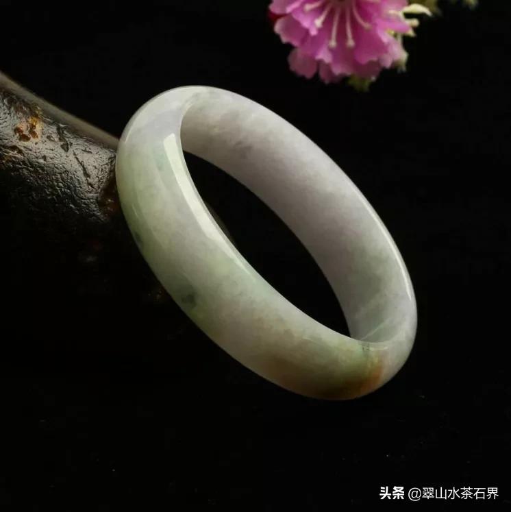 翡翠选糯冰带色还是冰种无色好,无色冰种翡翠大概多少钱