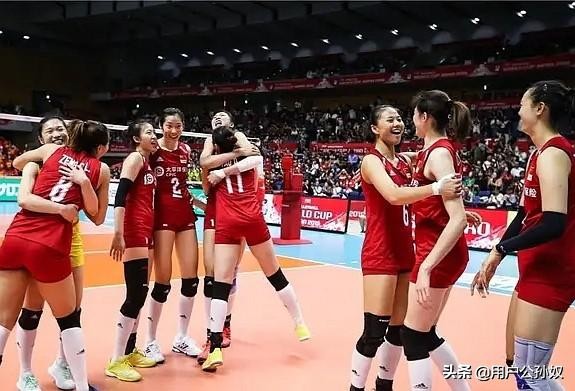 巴西加比小轮臂扣球，美国德鲁斯大拉弓扣球，中国队无解？！