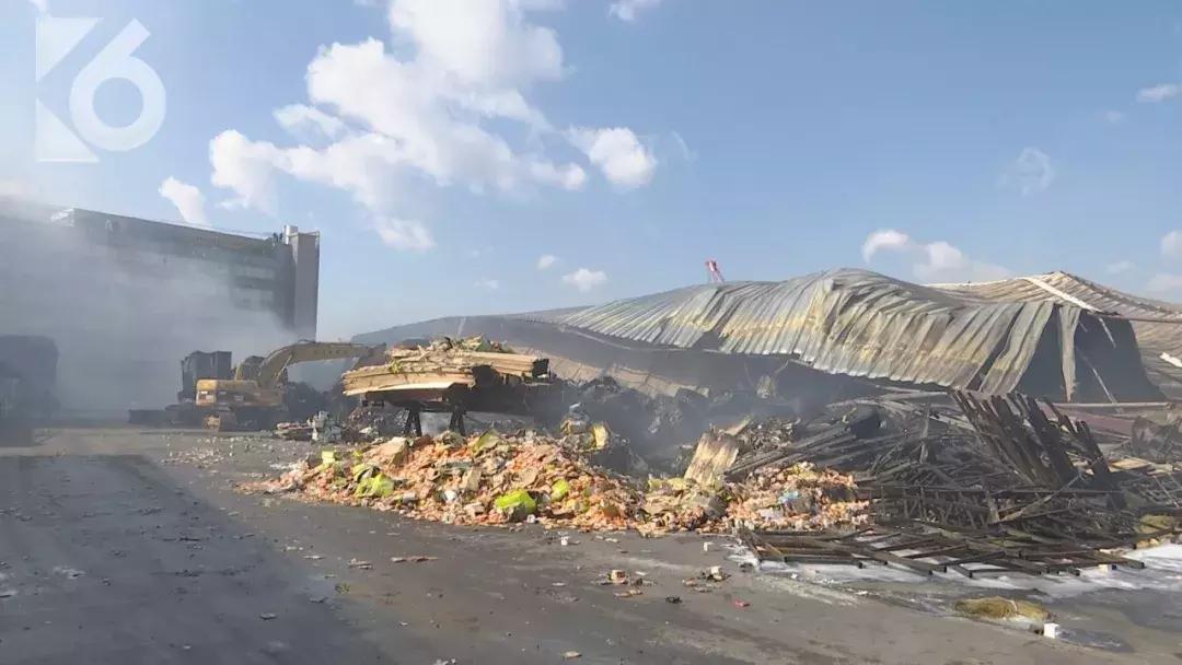 “这是我见过的最大的火…”数千平米仓库付之一炬