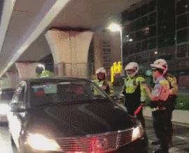 铁骑“快闪”查酒驾，昨晚17只“醉猫”落网！今晚免费“送代驾”！