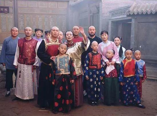 20年前巨作《大宅门》，9位配角与世长辞，几位主演都怎么样了？