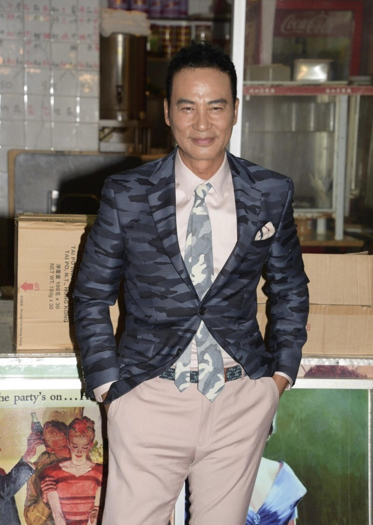 任达华穿粉紫红衣服西装,任达华穿什么颜色裤子好看