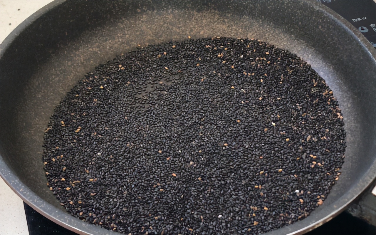 纯手工芝麻核桃糕红枣枸杞糕,红枣核桃枸杞玫瑰花黑芝麻糕功效