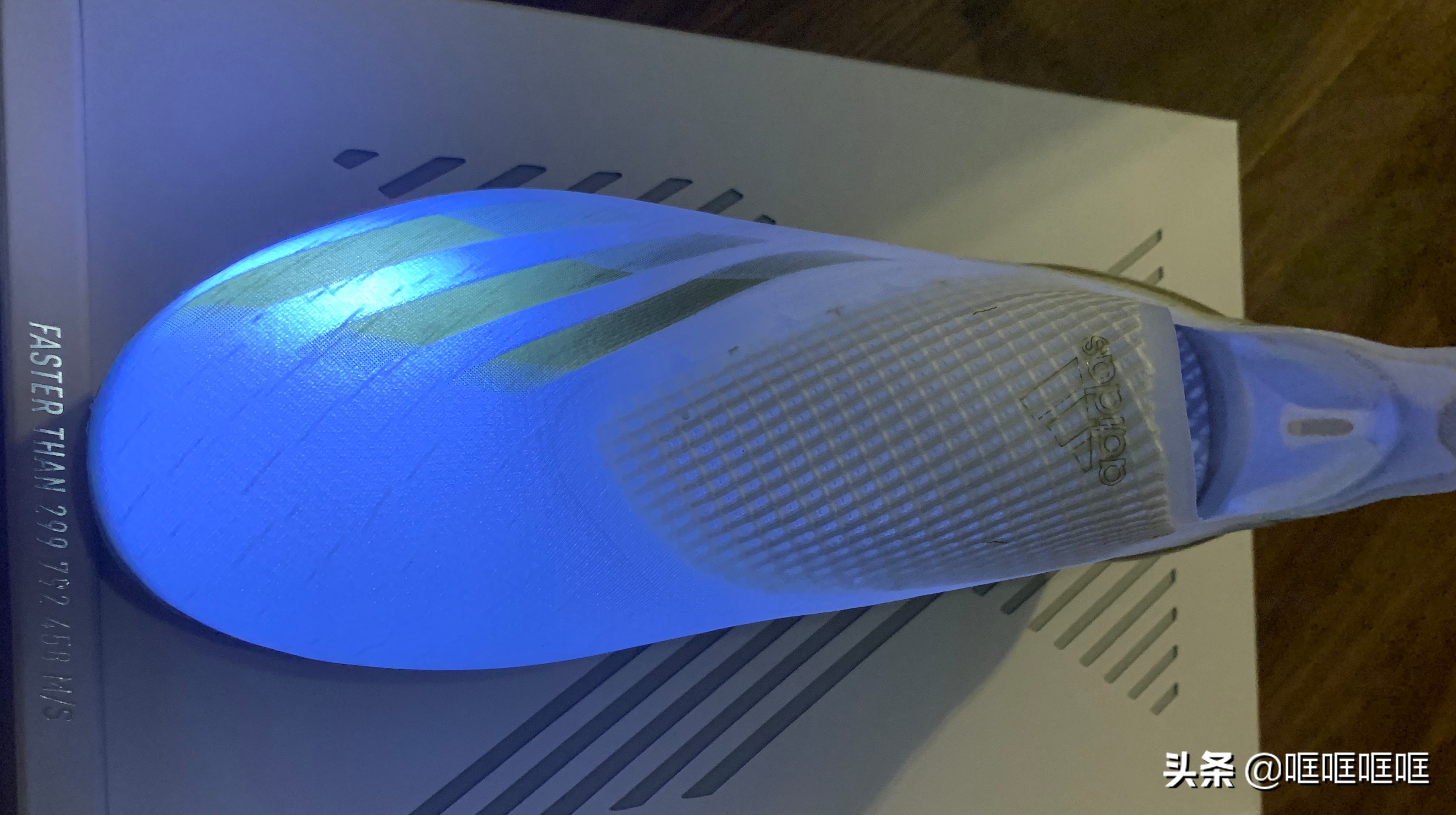 阿迪达斯足球鞋纯白猎鹰评测,阿迪达斯足球鞋xghosted实战