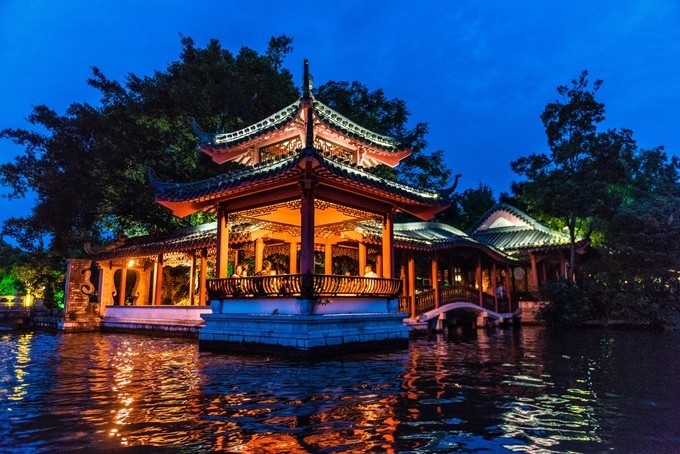 夜游漓江两江四湖感受,夜游桂林两江四湖双塔图片