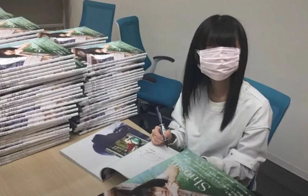 真的不是来搞笑的，樱花妹对小V脸的执着我是真的服！