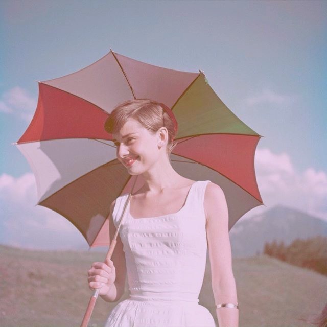 和女生聊天怎么聊才不尬聊的技巧,和女生聊天到底该怎么聊啊