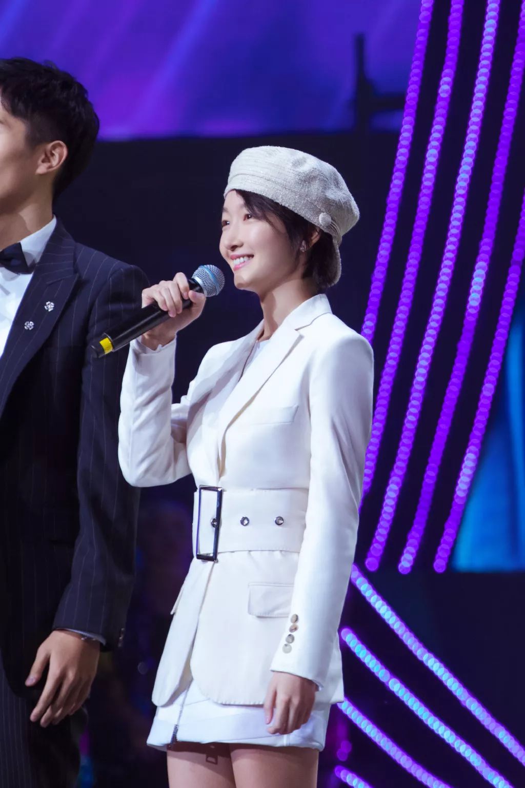 周冬雨变美女,周冬雨变好看了