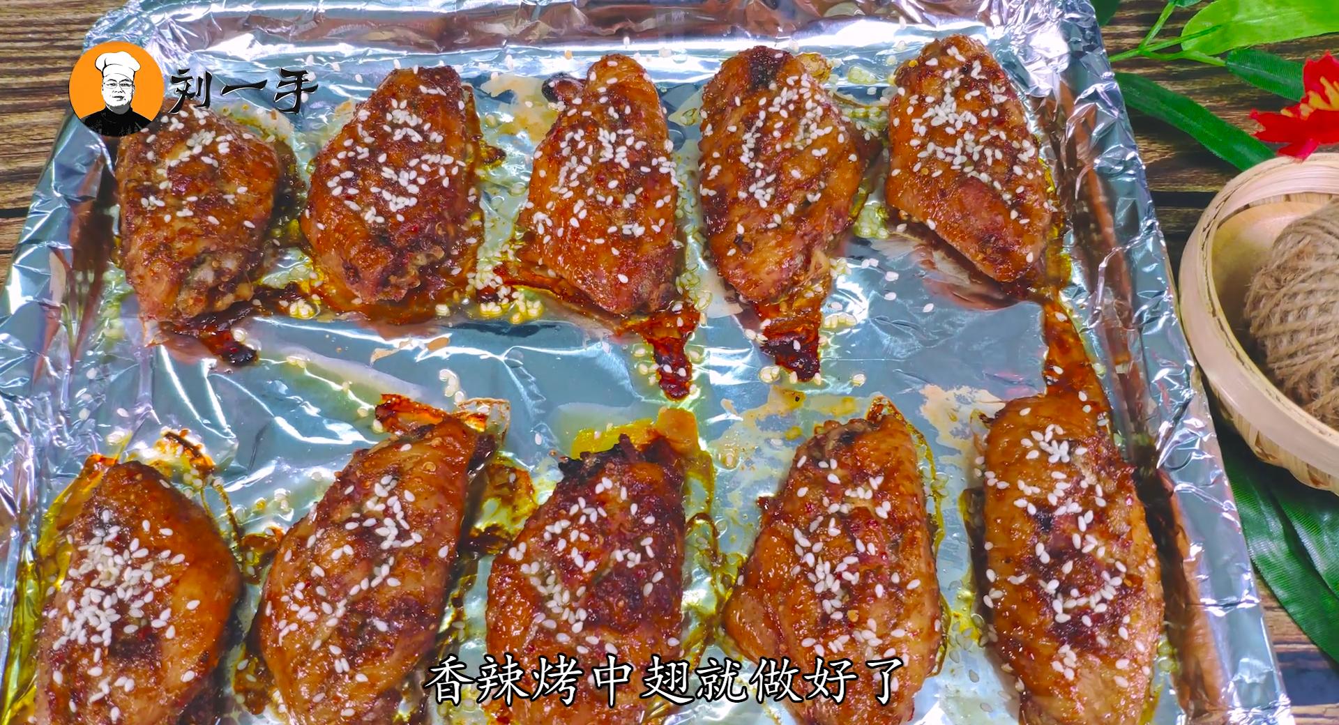 香辣烤鸡翅怎么腌制入味,吮指蒜香炸鸡翅超好吃的鸡翅做法