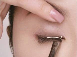 佟丽娅同款淡紫色眼妆怎么画,陈数同款烟熏眼妆