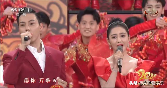 春晚造型不服不行！38岁佟丽娅，35岁杨幂，一身中国红都绝了