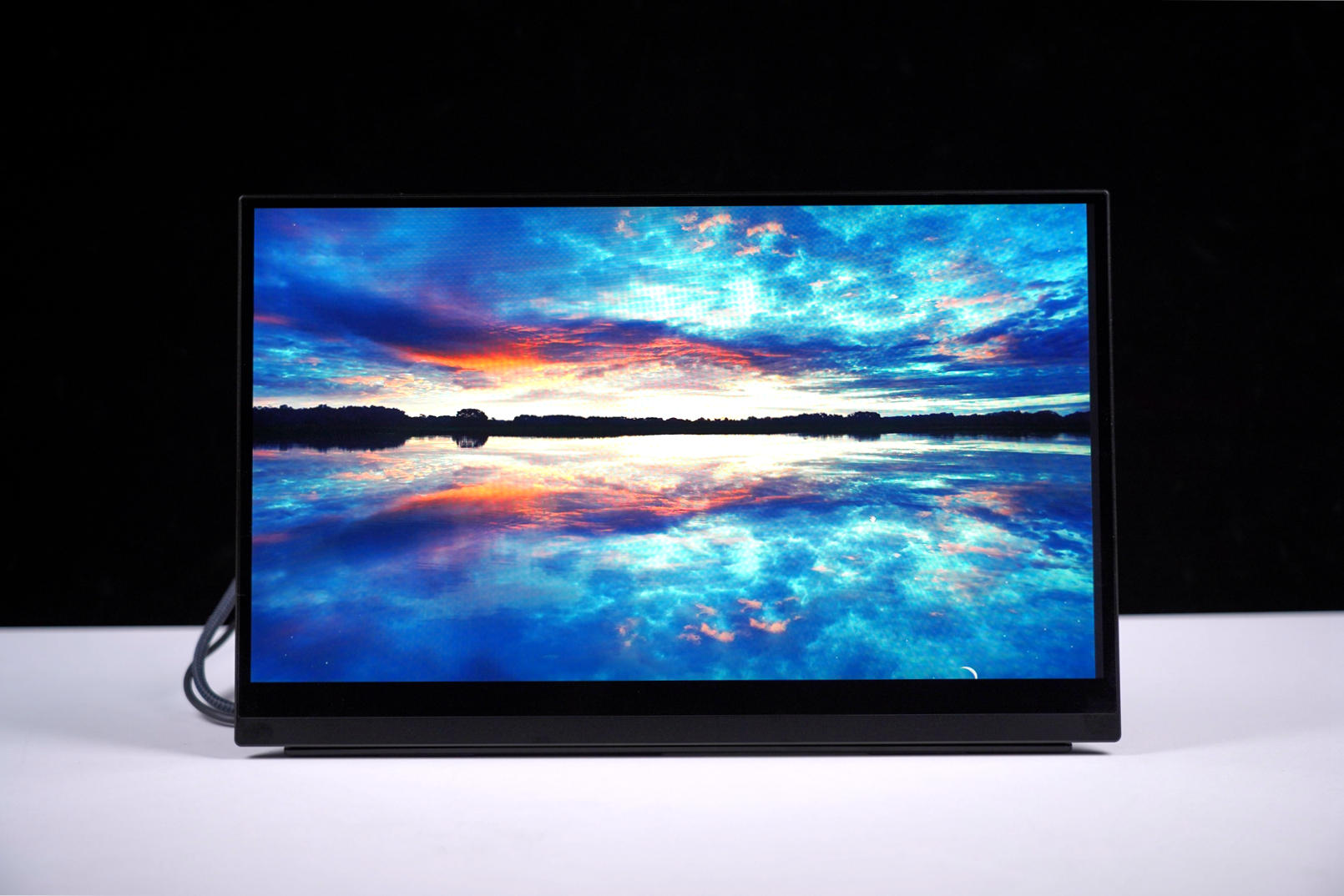 ehomewei便携显示屏怎么样,ehomewei便携显示器使用体验