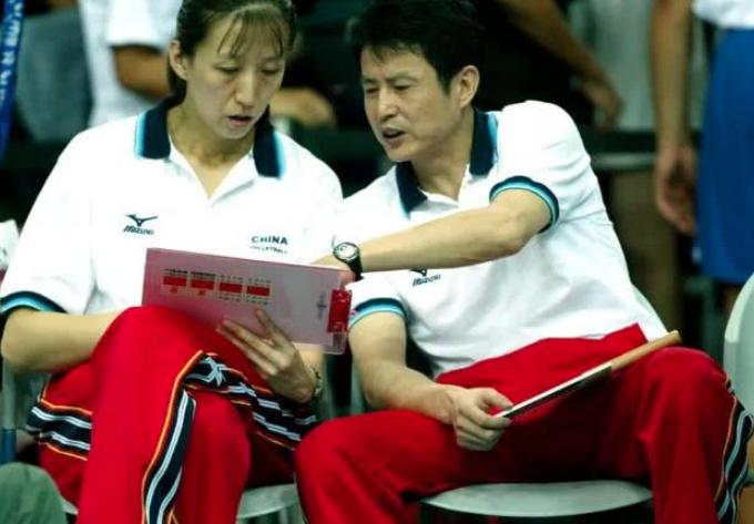 谁会替代郎平成为中国女排主教练,两大女排功勋老将回归助力郎平
