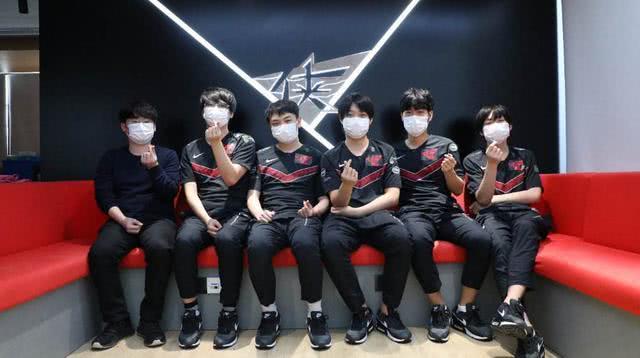 rw临危授命把rng抬进决赛,rw晋级lpl