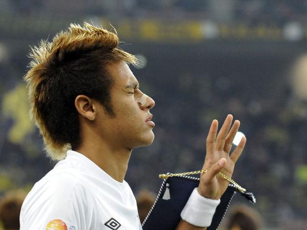 足球场上的十大匪夷所思,足坛最可笑十大假摔