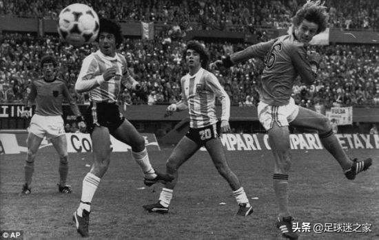 荷兰足球史上五大边锋巨星,世界足坛边锋排名