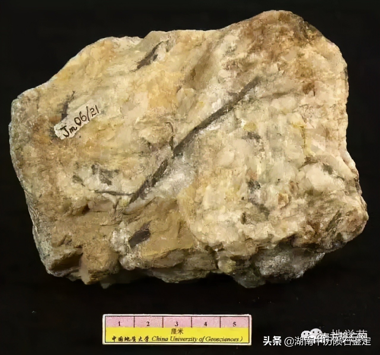 月球陨石与地球矿石的区别,月球陨石和矿石有什么区别