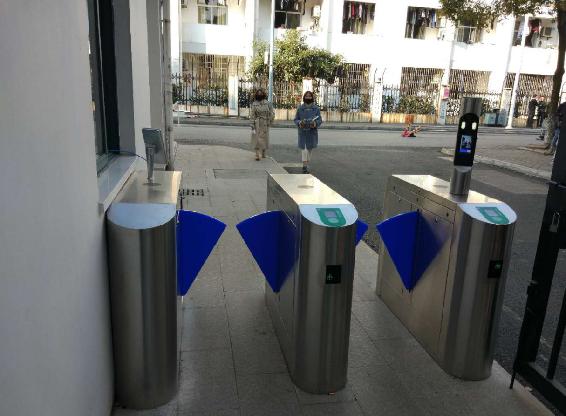 智慧校园人脸识别门禁管理系统,校园人脸识别门禁系统有什么特点