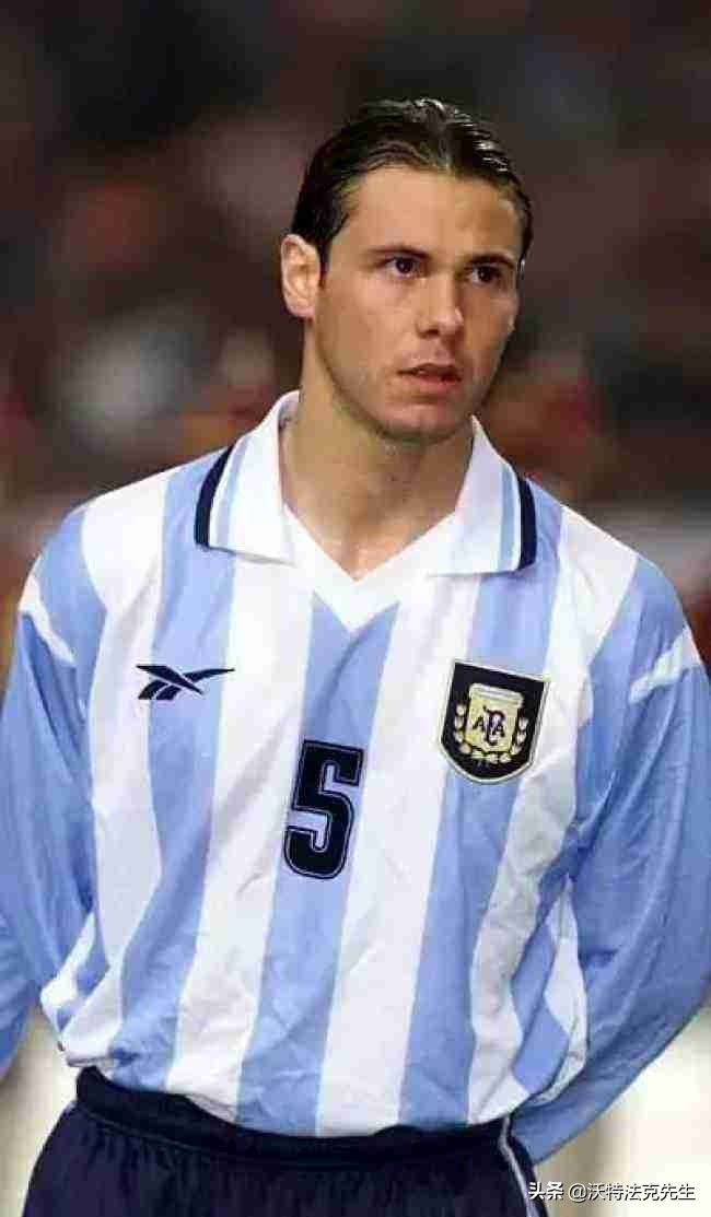 足坛球星今昔对比,盘点足坛里的高颜值帅哥是谁