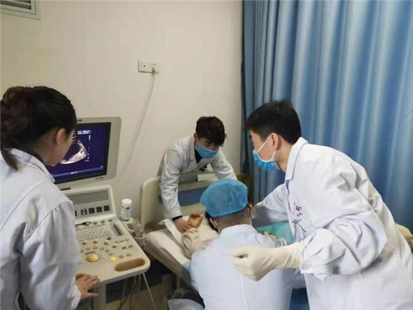 西安交大一附院韩城医院完成1例经皮经肝胆囊穿刺造瘘术