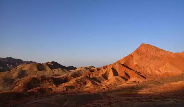 她的美是你无法企及的,她的美是不可方物的美