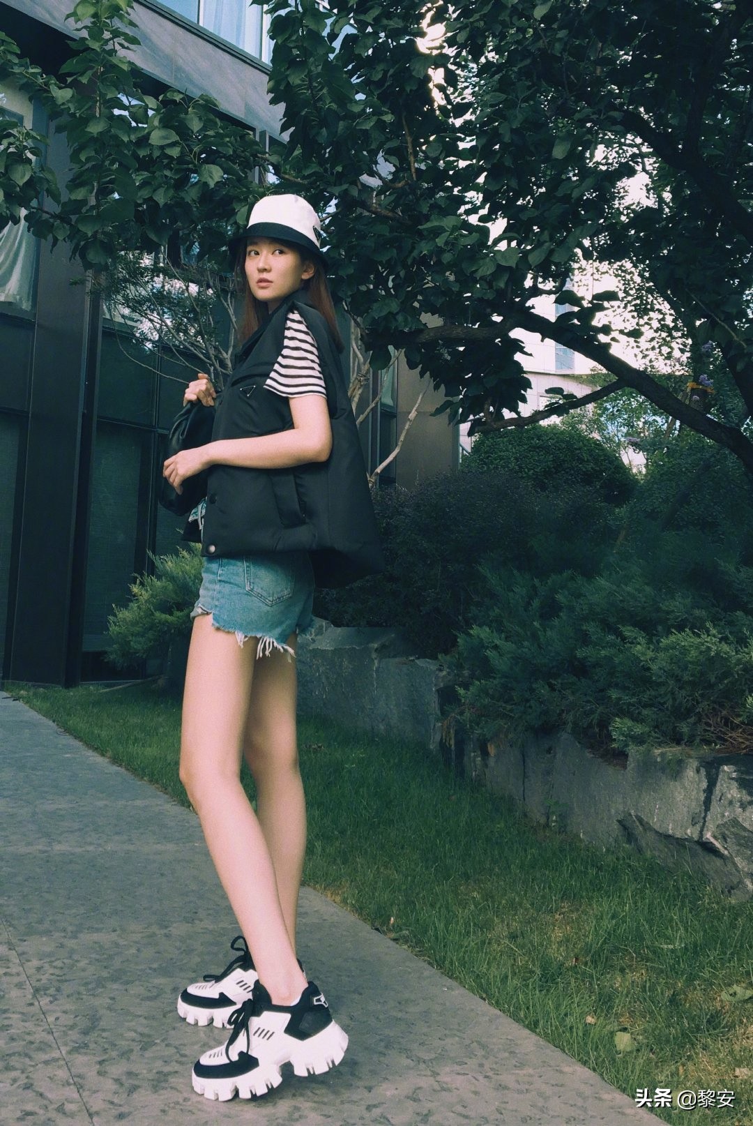 林允穿高档运动鞋,林允穿什么运动鞋