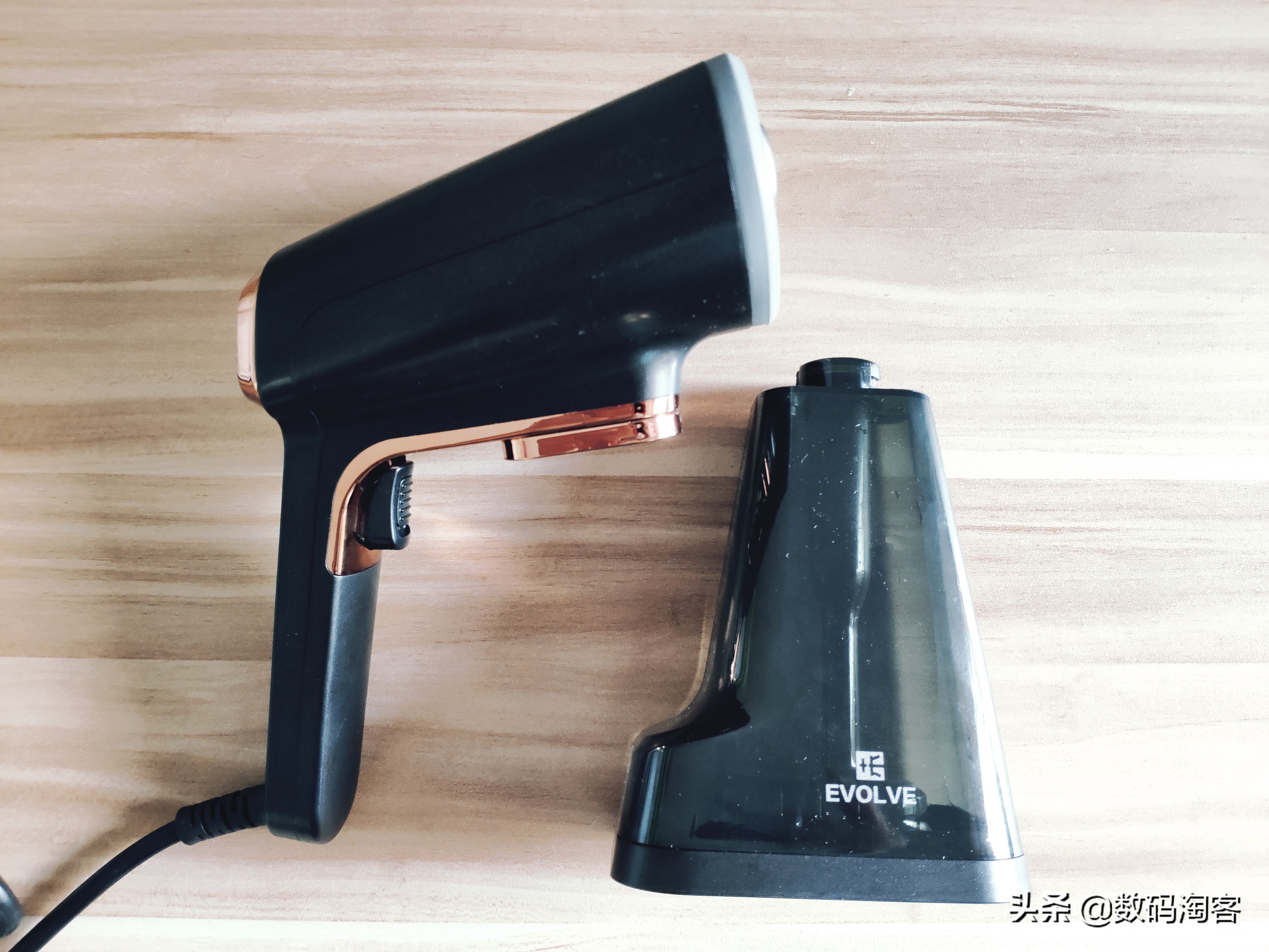 挂烫机没有熨斗弄出来的衣服好,小型衣物挂烫机