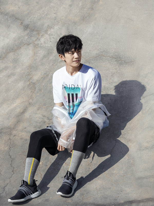 阿玛尼全球代言人易烊千玺口红,易烊千玺是第一个代言瑞幸的吗