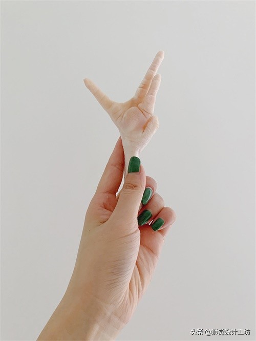 拍一张照片就能设计成一幅海报,一张人像图片做成海报构图