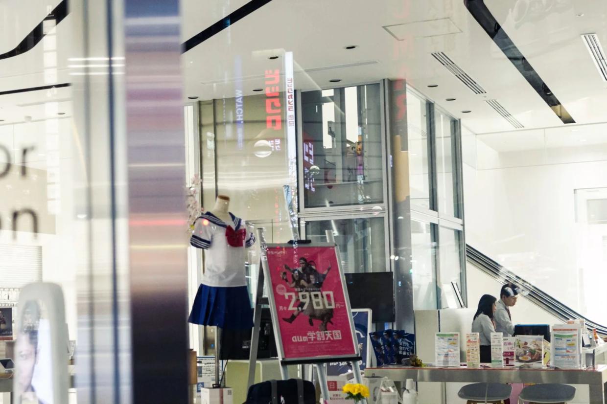 丧病升级！爆吴亦凡诱骗少女成产业链，团队拉皮条兄弟共享？